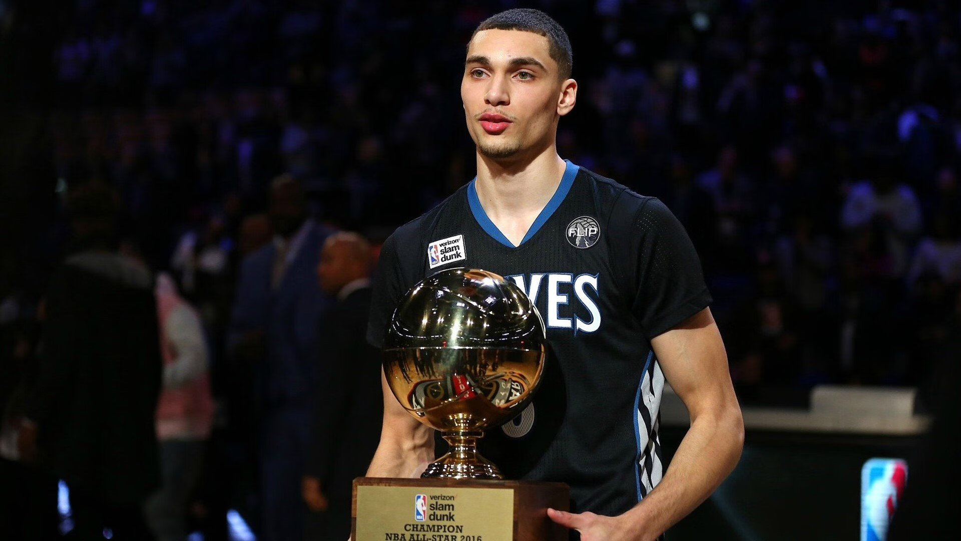 F1新赛季揭幕战之夜，本泽马全程高能输出，赛道与绿茵场的能量共振