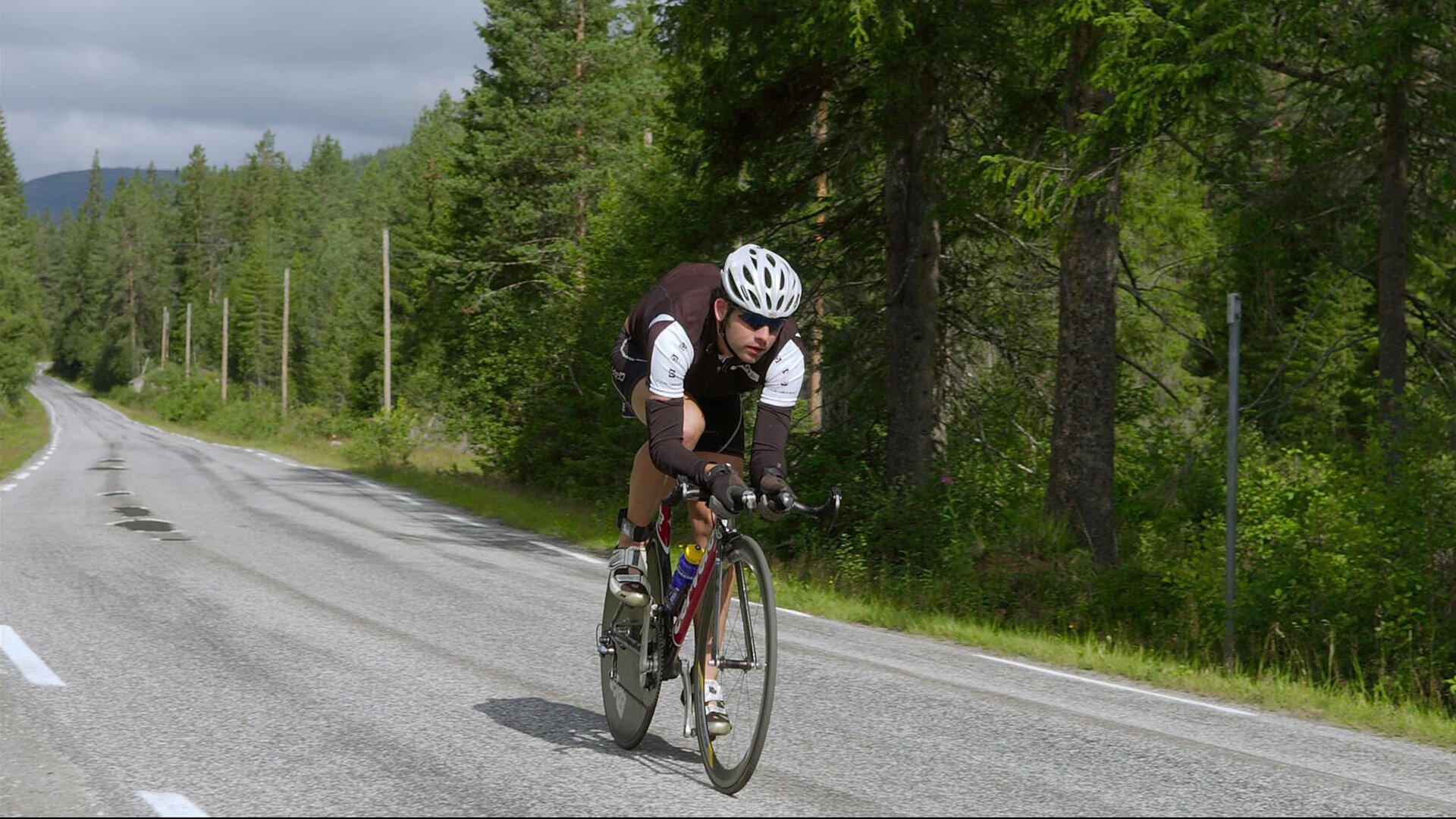 东决关键战焦点战，那不勒斯正面击溃乌拉圭—足球场上的地缘政治隐喻